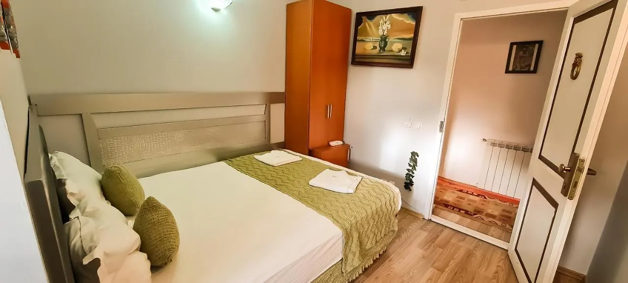 5 Stars High Hostel Bucharest 0*,  Romania